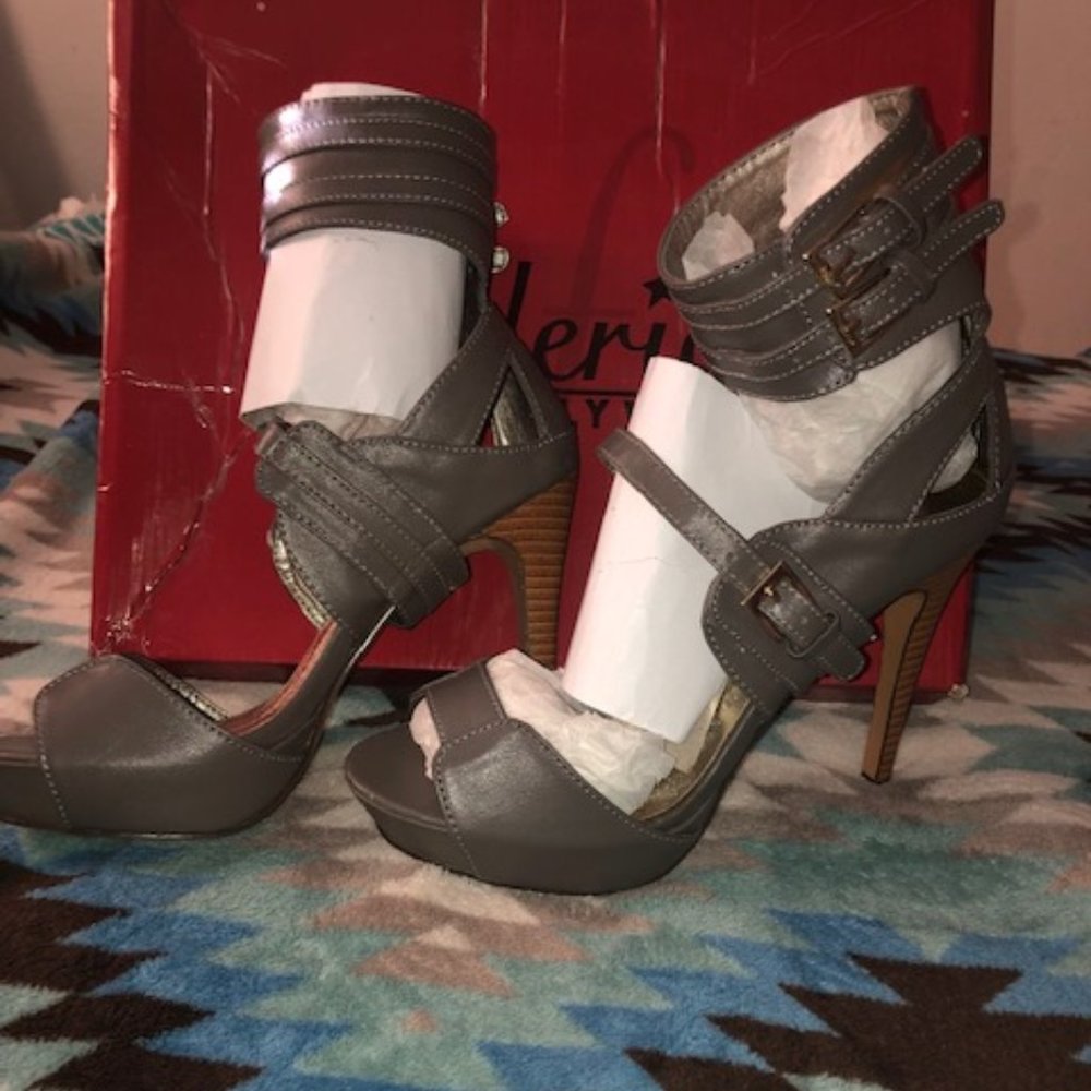 Frederick's of Hollywood Grey size 7 strappy, High Heel, Stiletto Shoes.